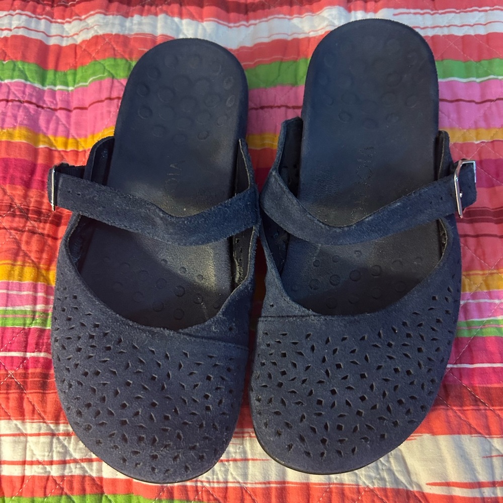 Vionic Navy Blue Sandals with Cutout Design